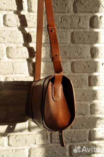 Женская сумочка из кожи в этническом стиле