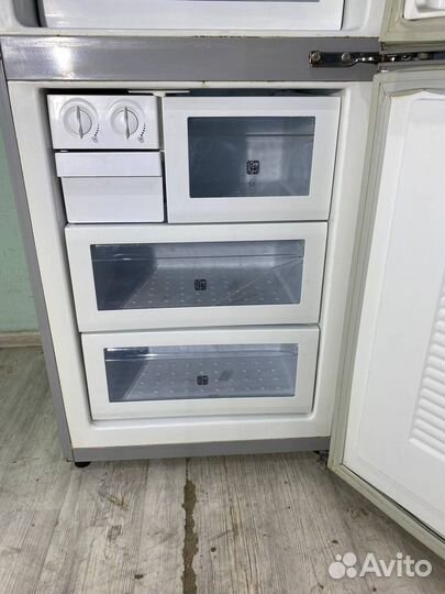 Холодильник Samsung