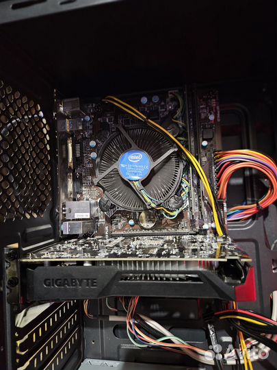 Настольный компьютер с Core i3 с монитором
