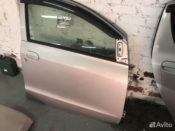 Дверь передняя правая на daihatsu Mira