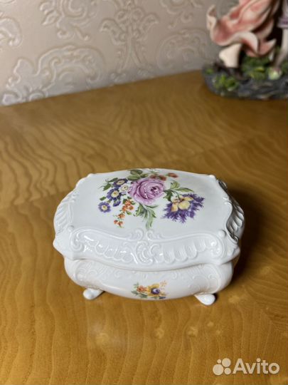 Шкатулка фарфор