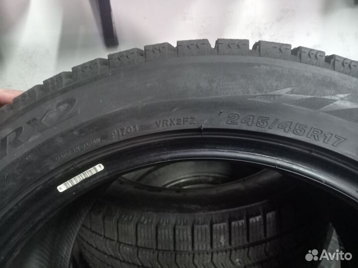 Bridgestone Blizzak VRX2 245/45 R17 99Q
