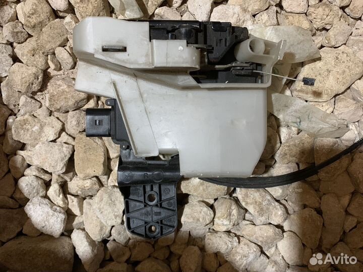 Замок двери Передней правой Volkswagen Skoda