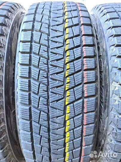 Bridgestone Blizzak DM-V1 215/65 R16 98Q