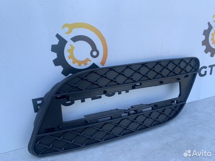 Решетка переднего бампера Mercedes A1668842222