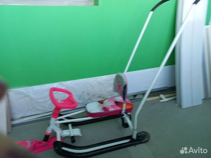 Детский снегокат с родительской ручкой