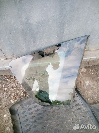 Стекло заднее правое Nissan Note