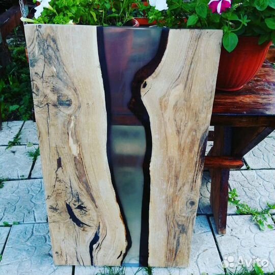 Столы из эпоксидной смолы и дерева