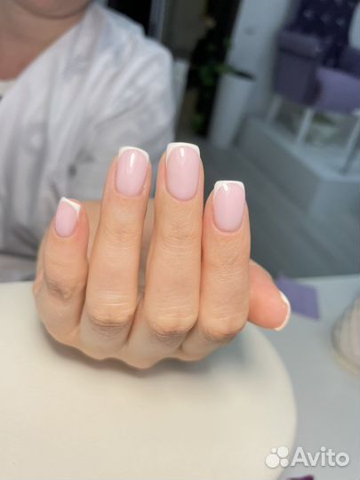 Педикюр с покрытием лаком