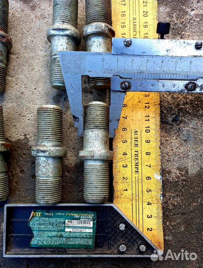 Шпильки колесные