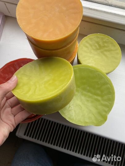 Цветной пчелиный воск