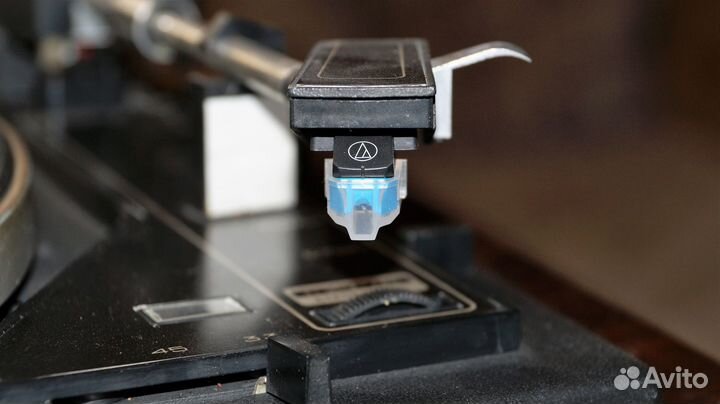 Виниловый проигрыватель