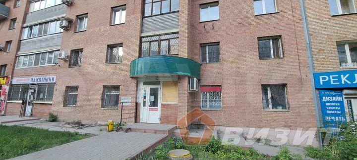 Торговое помещение с отдельным входом на 1й линии