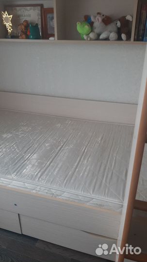 Двухъярусная кровать б/у с матрасами