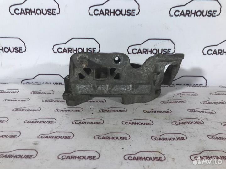 Кронштейн двигателя Ford Focus 2 1.6 TDI 2010