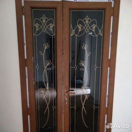 Пластиковая дверь