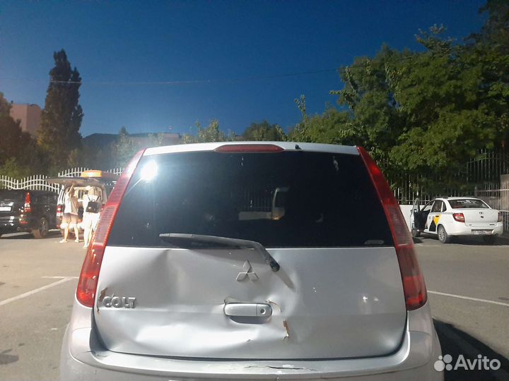 Дверь багажника