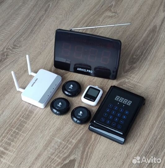 Кнопка вызова официанта, часы, табло, пуль, репите