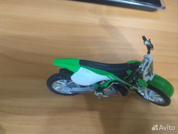 Kawasaki kx 250 1:18 Модель мотоцикла