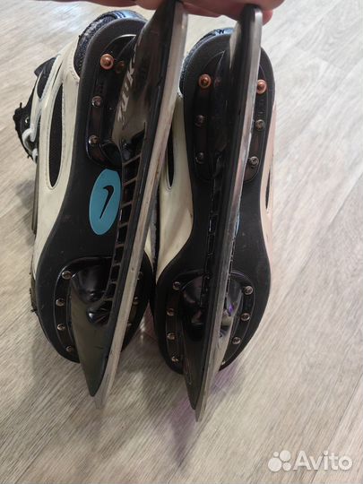 Коньки хоккейные