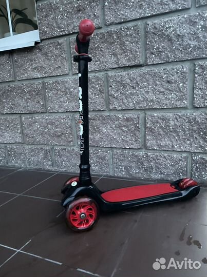 Самокат trolo б/у с святящими колесами
