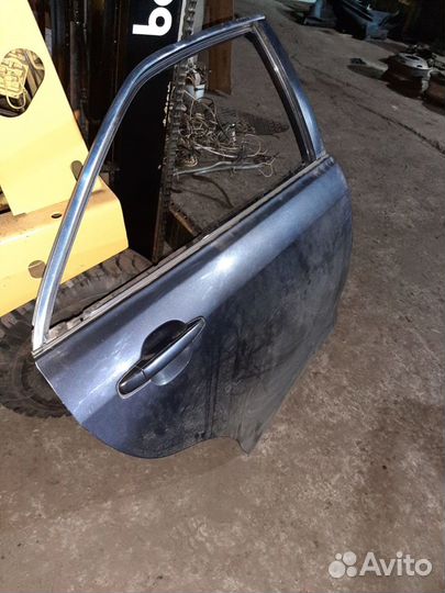 Задняя правая дверь камри 40