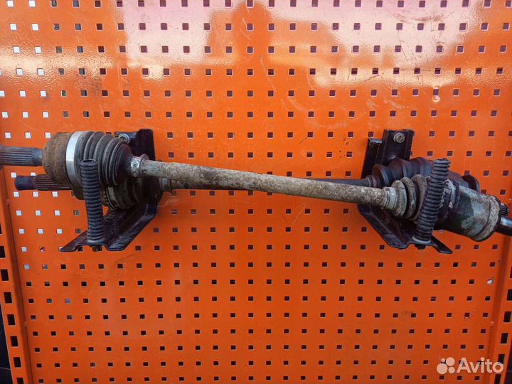 Полуось задняя Митсубиси Аутлендер