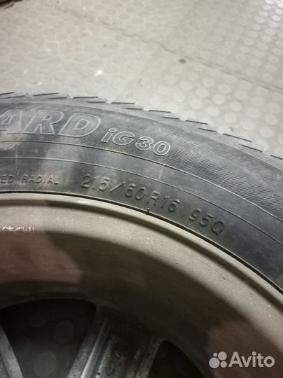 Yokohama Ice Guard IG30 215/60 R16