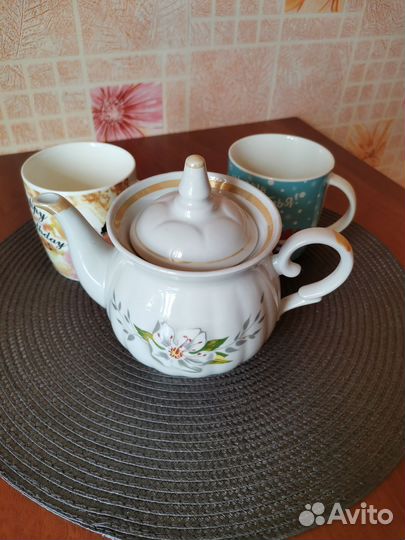 Чайник заварочный и кружки