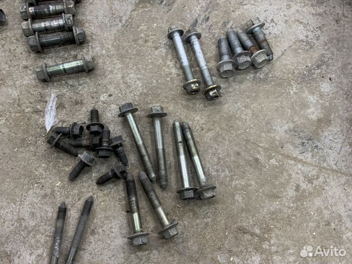 Болты задней подвески Subaru