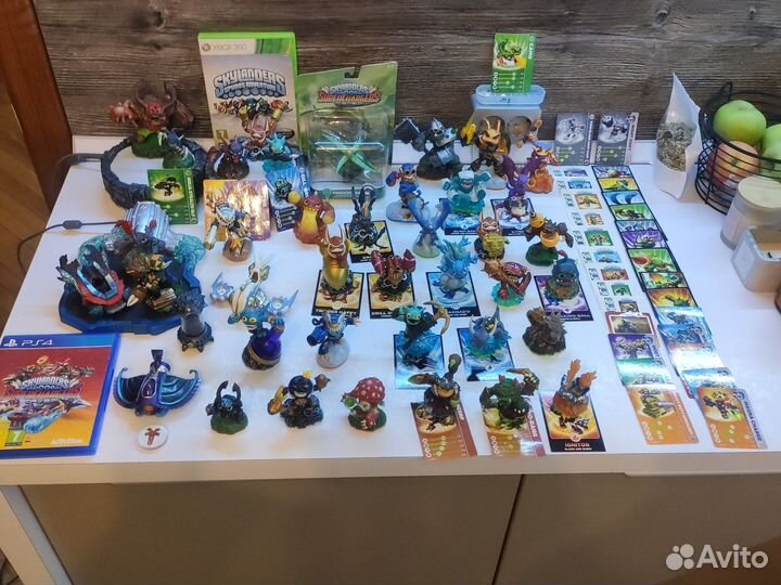 Skylanders скайлендеры фигурки, карточки, наклейки