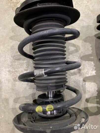 Стойки передние с пружинами передние Mercedes-Benz