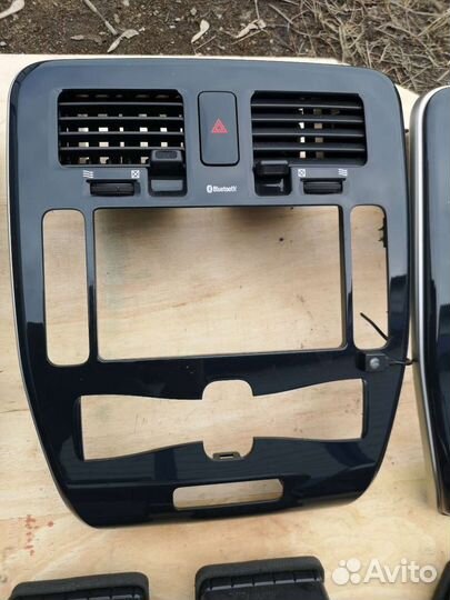 Рамки под магнитолу и климат Nissan Leaf