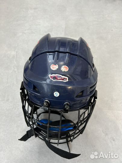 Хоккейный шлем