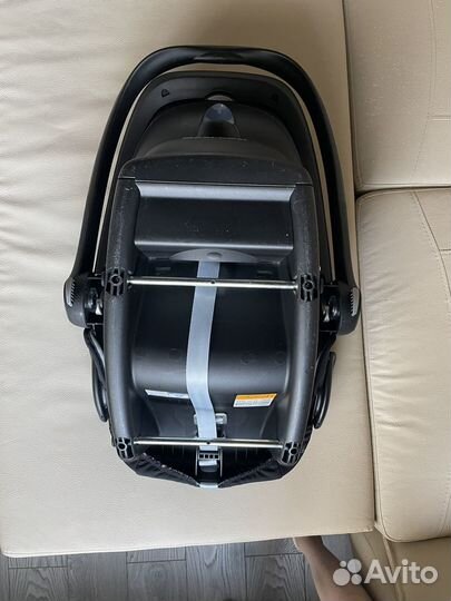 Автолюлька Maxi-Cosi Cabrio Fix и адаптеры