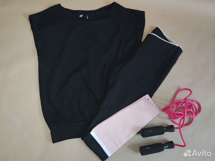 Спортивный комплект футболка и легинсы размер s