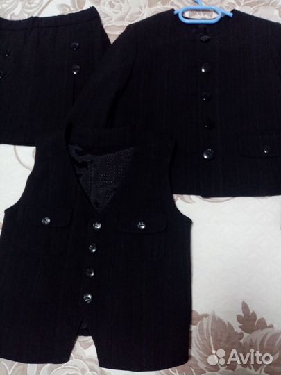 Новый школьный костюм четверка р-р 122