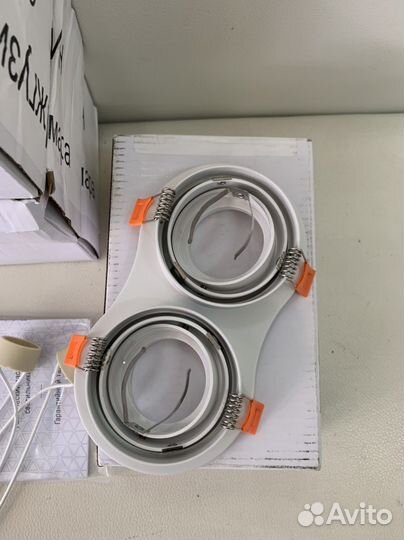 Светильник встраиваемый белый Crystal lux