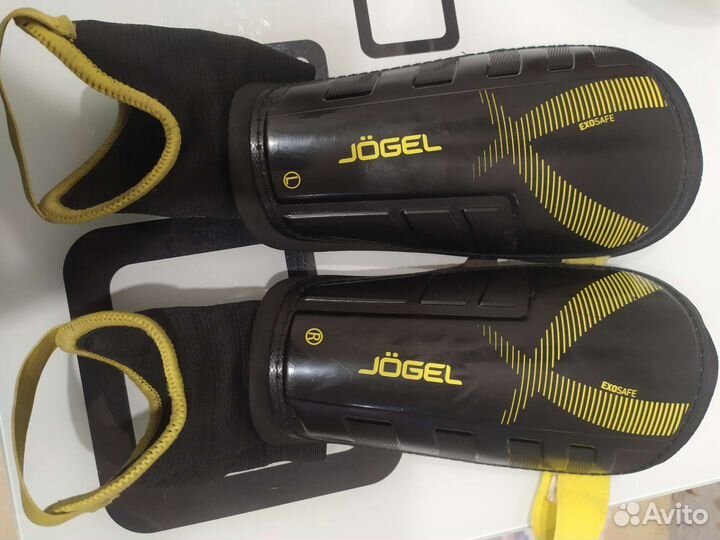 Щитки футбольные детские