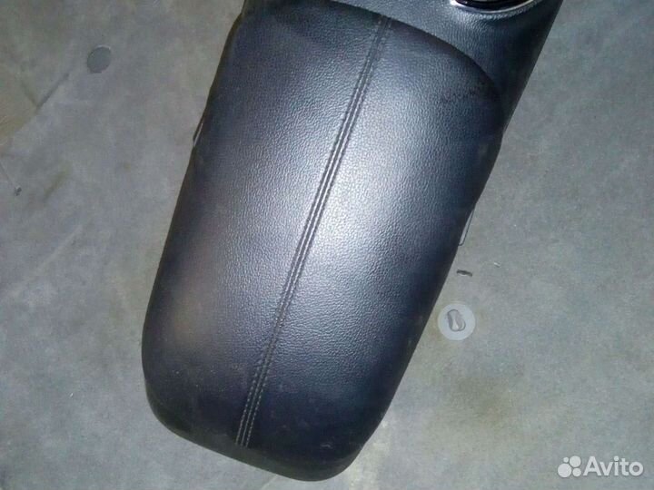 Подлокотник Форд Мустанг