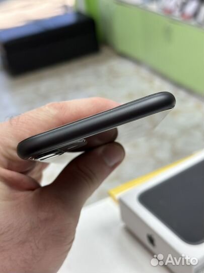 Телефон iPhone 11 64
