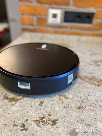 Робот-пылесос Redmond RV-R630S черный