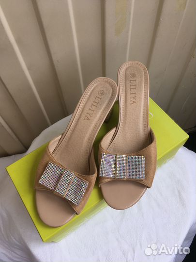 Босоножки бежевые со стразами