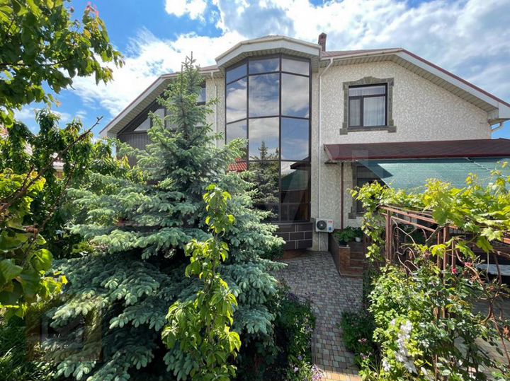 Дом 415 м² на участке 6 сот.