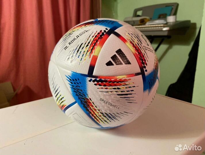 Футбольный мяч adidas