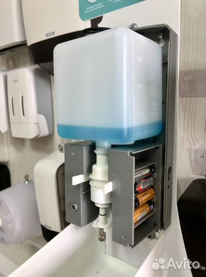 Сенсорный дозатор для антисептика/мыла