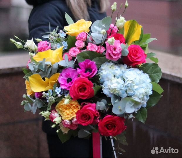Букеты с подсолнухами, розами и гортензией