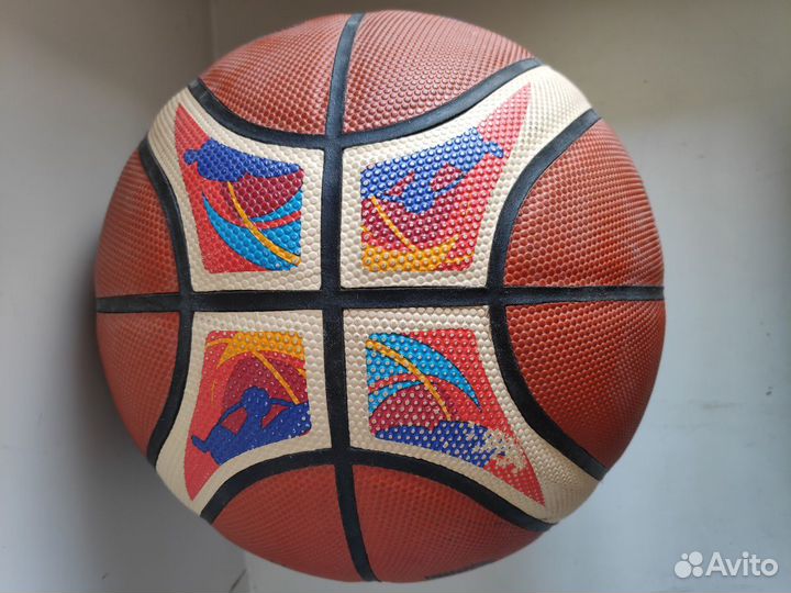 Баскетбольный мяч Molten GL7X