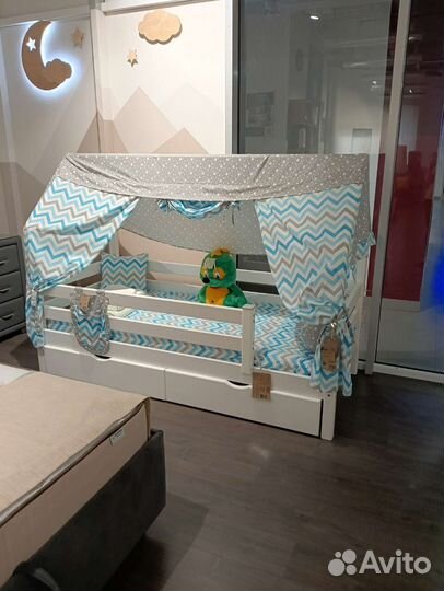 Кровать домик с балдахином