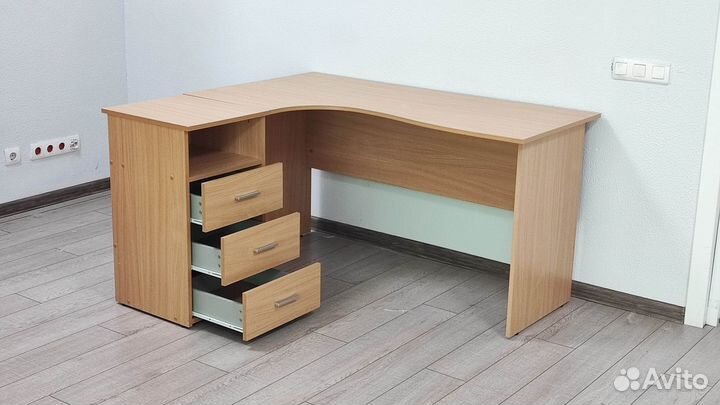 Стол офисный угловой с тумбой